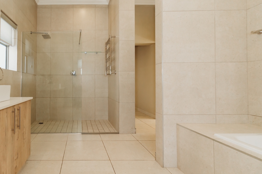 4 Bedroom Property for Sale in Kraaibosch Manor Western Cape